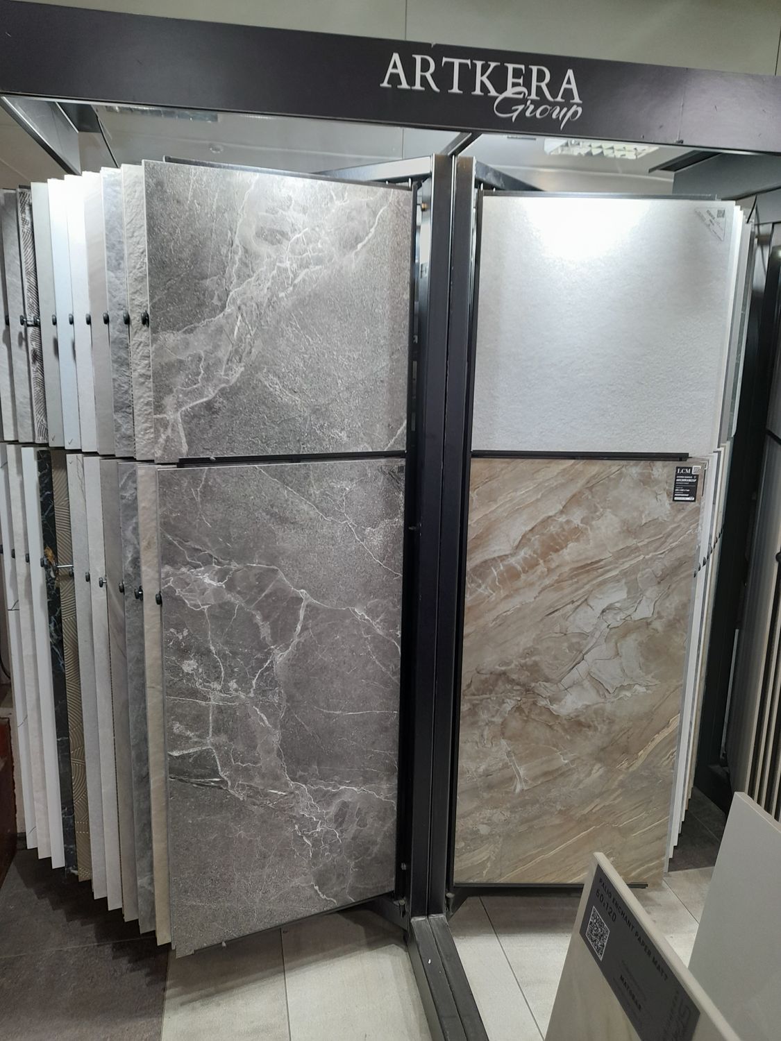 Стенд Artkera Group с керамогранитом под камень 60×120